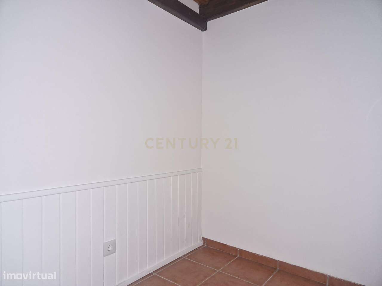 T0 +1, com espaçosa marquise, ao Carvalhido - Grande imagem: 5/15