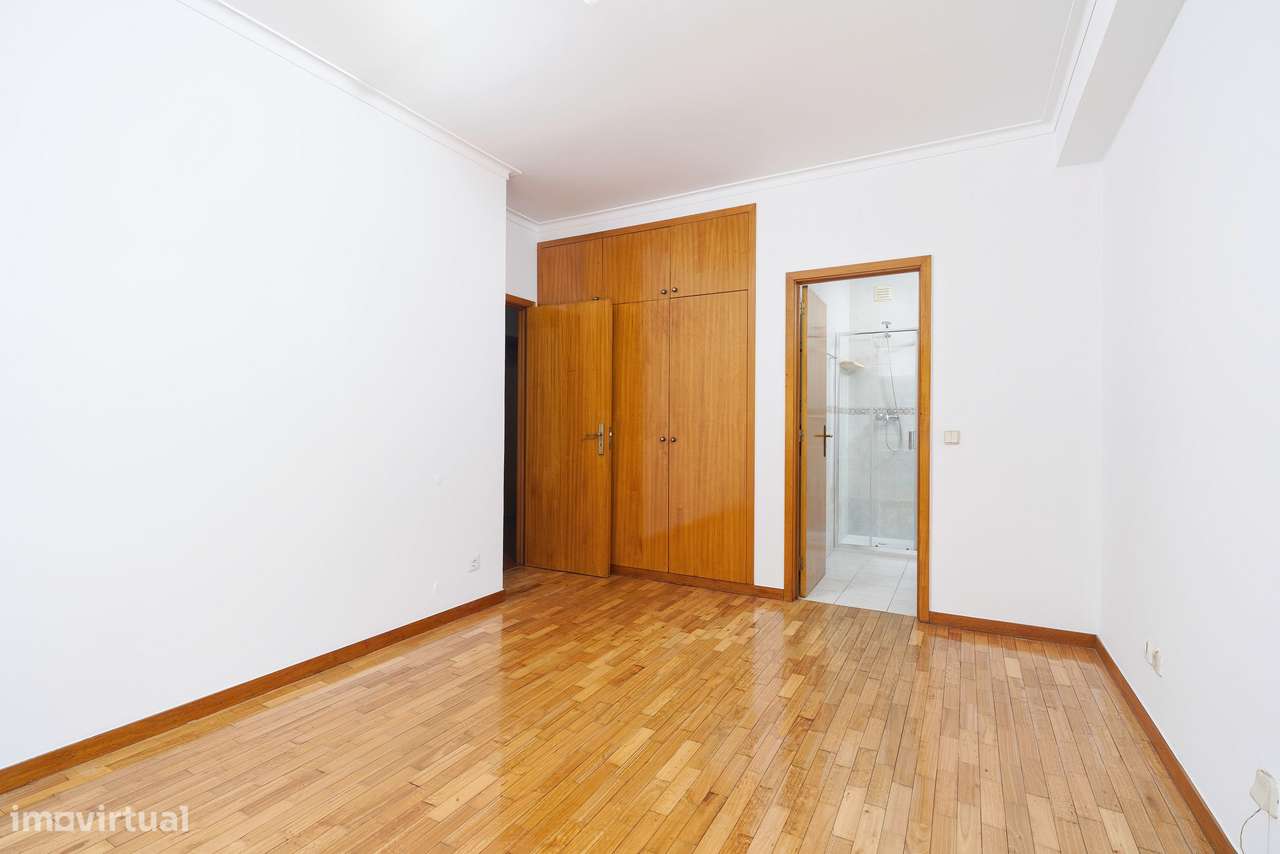 Apartamento T3 para venda na Rua Germão Galharde - São Victor, Braga-14