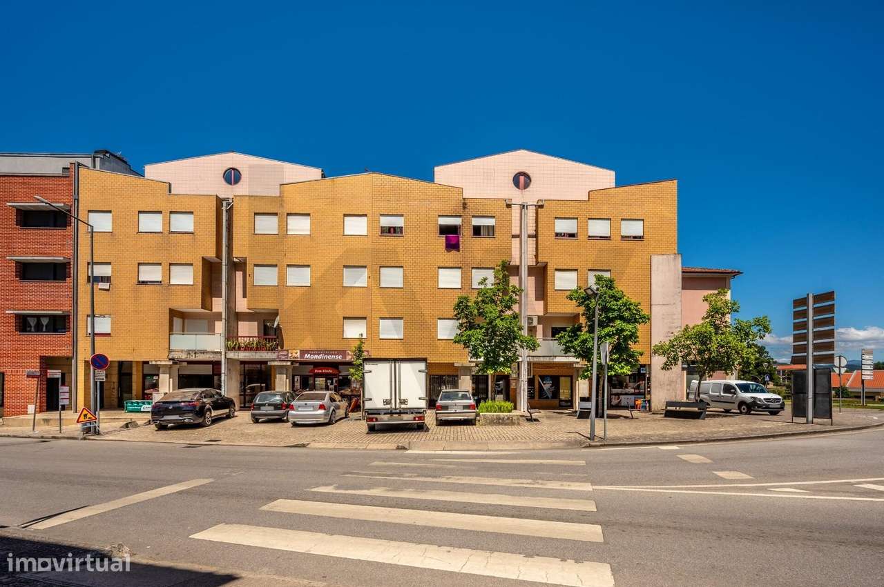 Viva o Sonho num Apartamento T2 Renascido, com Terraço Incomparável e - Grande imagem: 4/25