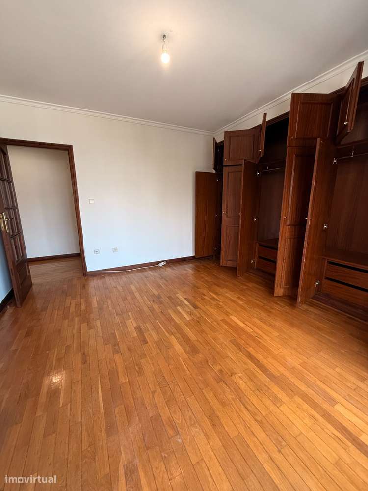 Apartamento T2 com lugar de garagem no Porto - Ramalde-30