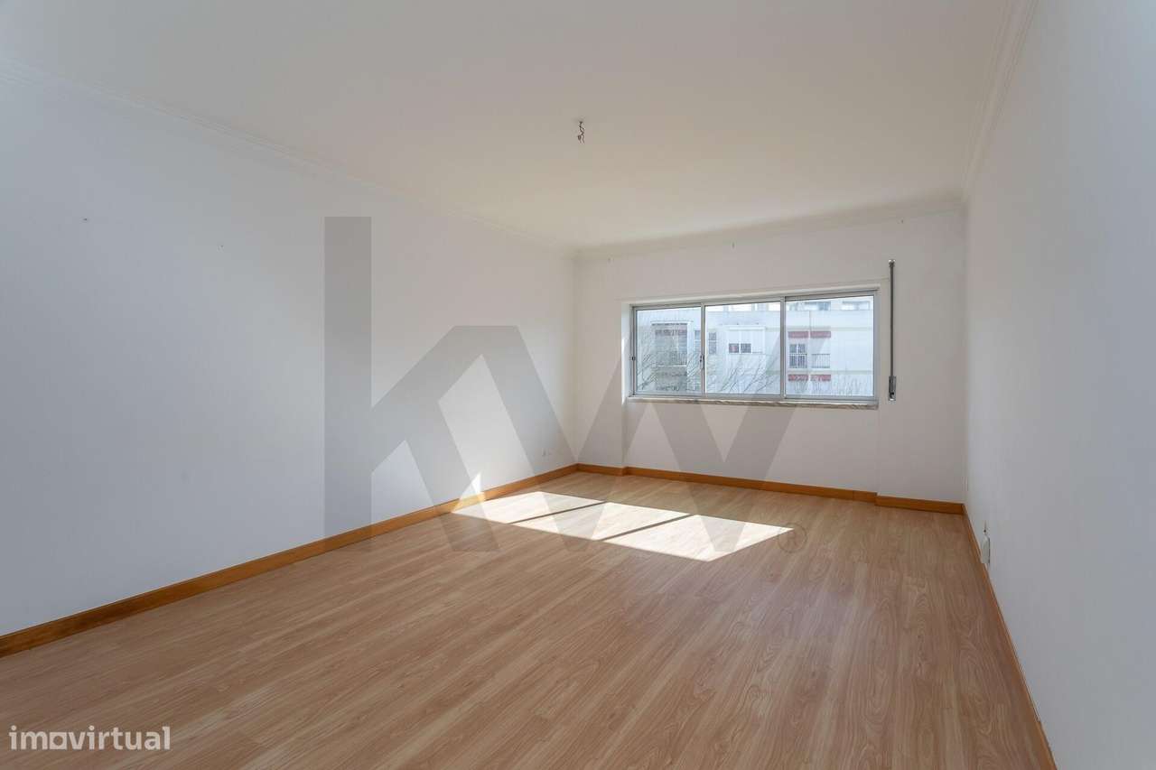 T3 | Alapraia | Rua António da Costa Carvalho | Box - Grande imagem: 5/46