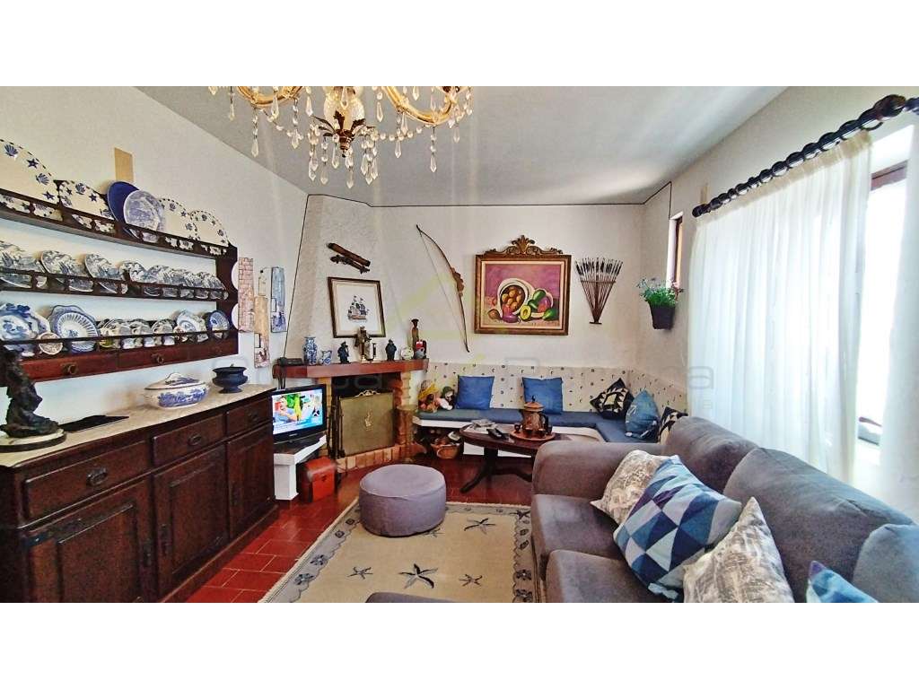 Moradia T2+2 a minutos das praias de Santa Cruz, Santa Rita e Porto...-5