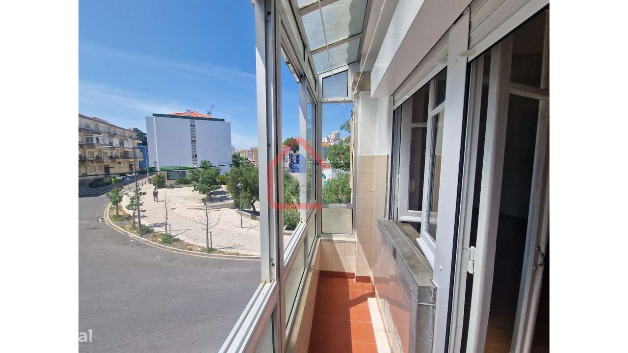 Apartamento T4 em Mercês-24