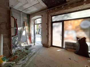Loja com 258m2 no centro histórico de Braga, na Avenida Central - Grande imagem: 2/17