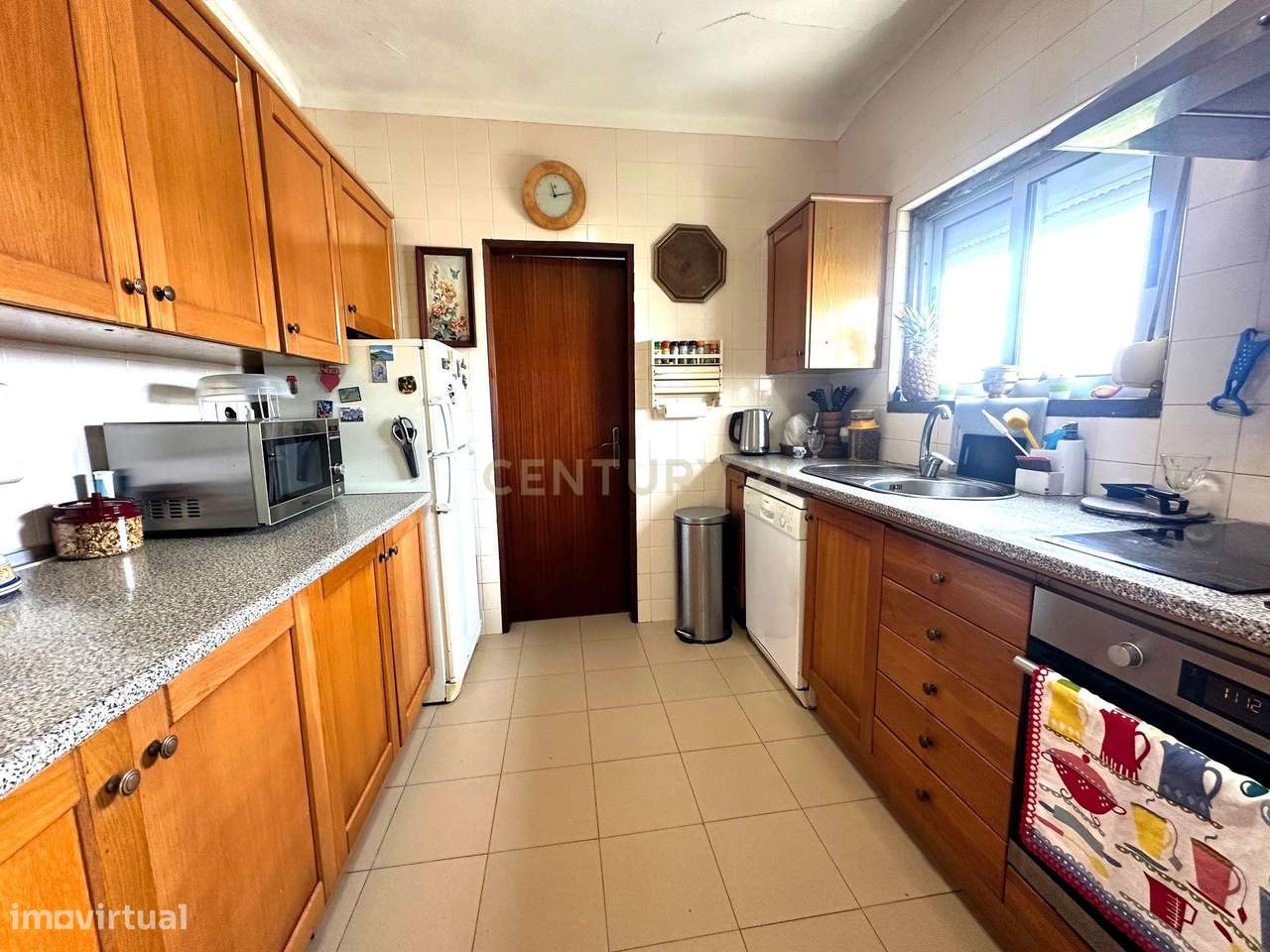 CAPARIDE-Moradia com 3 apartamentos independentes-26