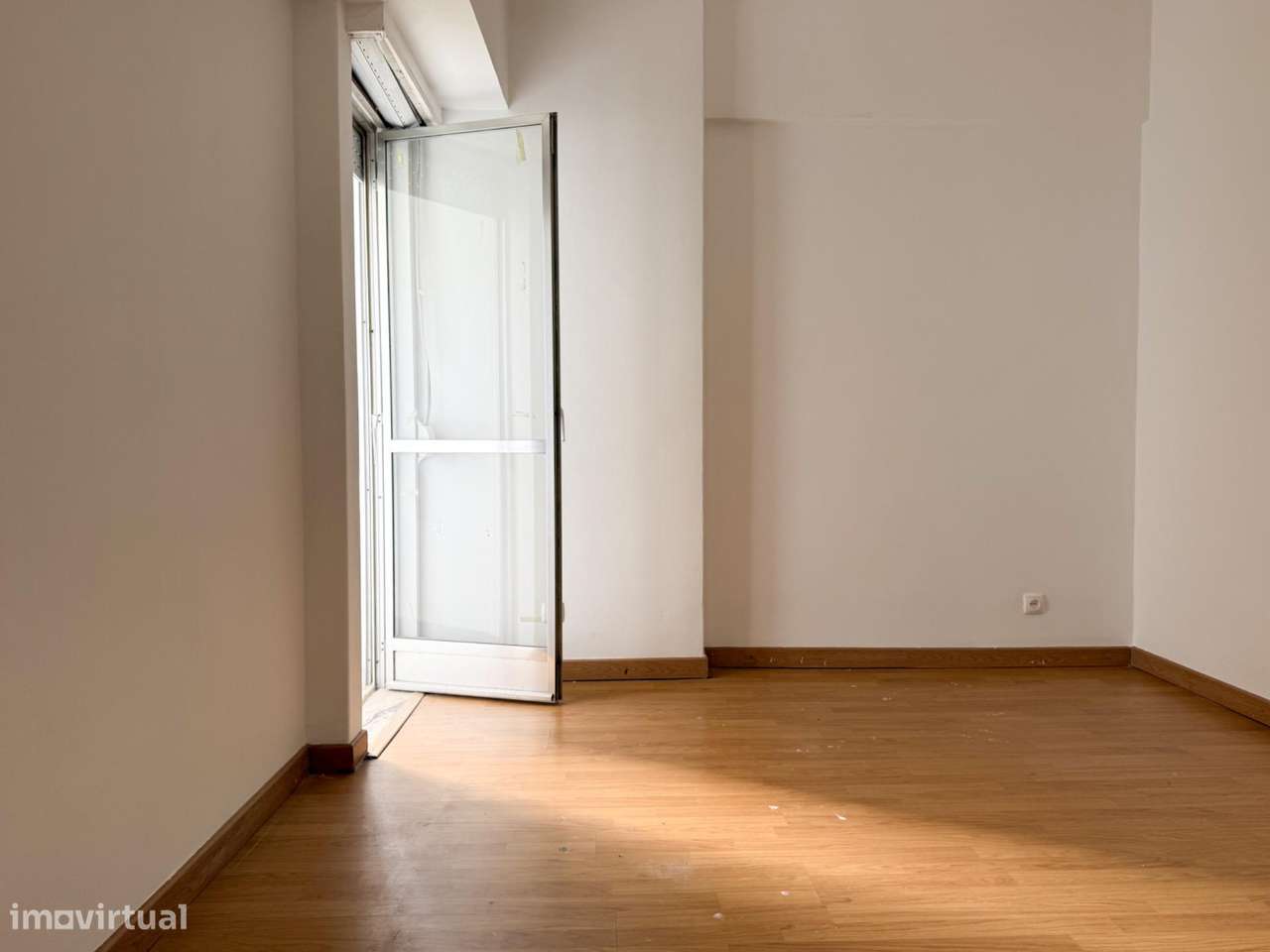 Apartamento T1 com Elevador e Metro a 300m – Reboleira, Amadora-11