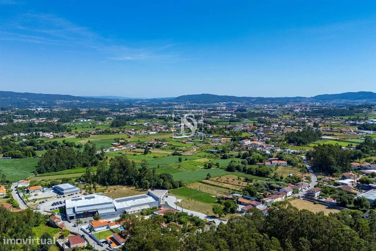 Terreno misto com potencial de construção em Barcelos-10