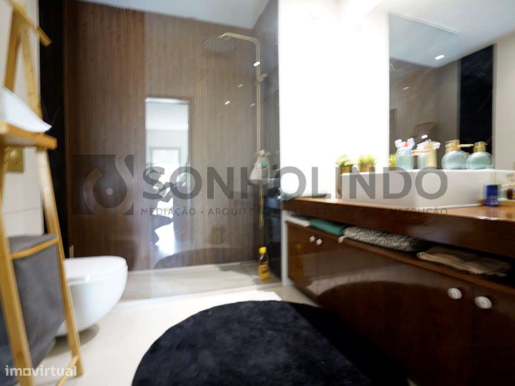 Moradia T4 com piscina de 3 frentes com excelentes áreas, tanto a n...-32