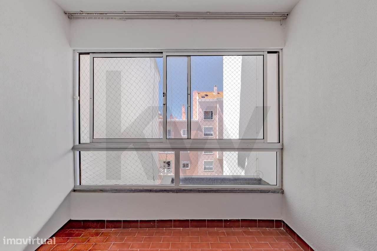 Apartamento T2 com Garagem Box e Vista Mar | Buzano – Parede-15