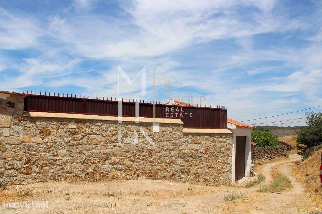 Moradia de charme Reabilitada com Garagem e Logradouro-47
