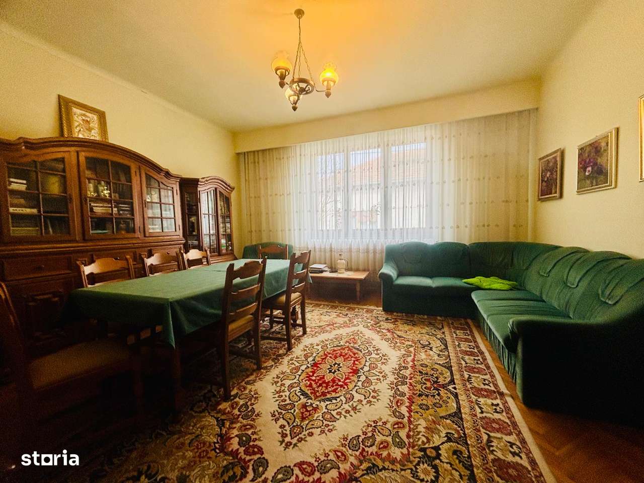 Casă cu 3 camere, curte și garaj în Baia Mare-1