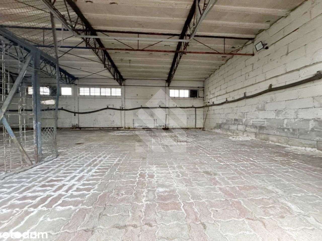 Teren inwestycyjny z budynkami blisko Dk10-9