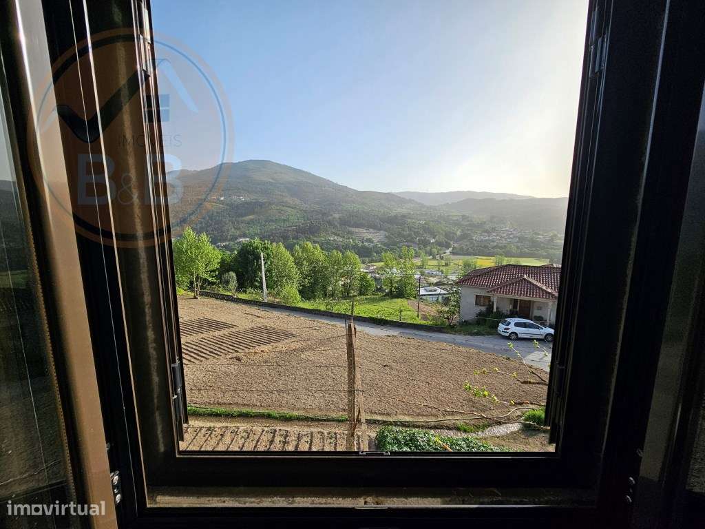 Moradia T4, em pedra, com terreno de 2.366 m² e Espigueiro datado d...-15