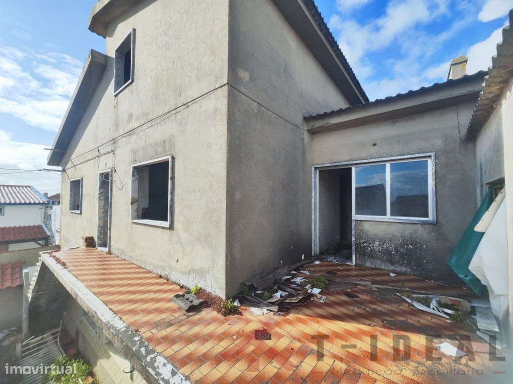 Conjunto de Moradias e Anexos com Vista de Mar-15