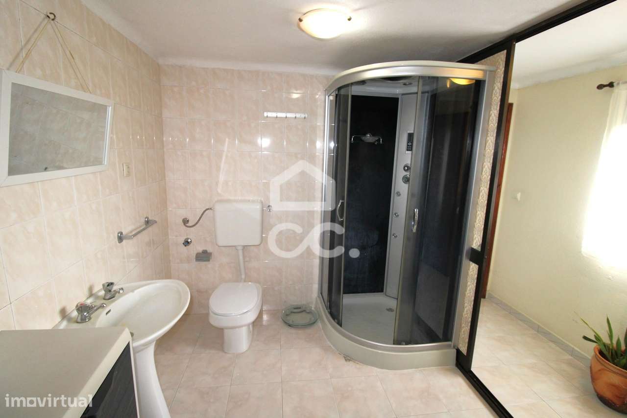 Moradia com 5 Quartos - Feteiras - Ponta Delgada - Grande imagem: 5/17