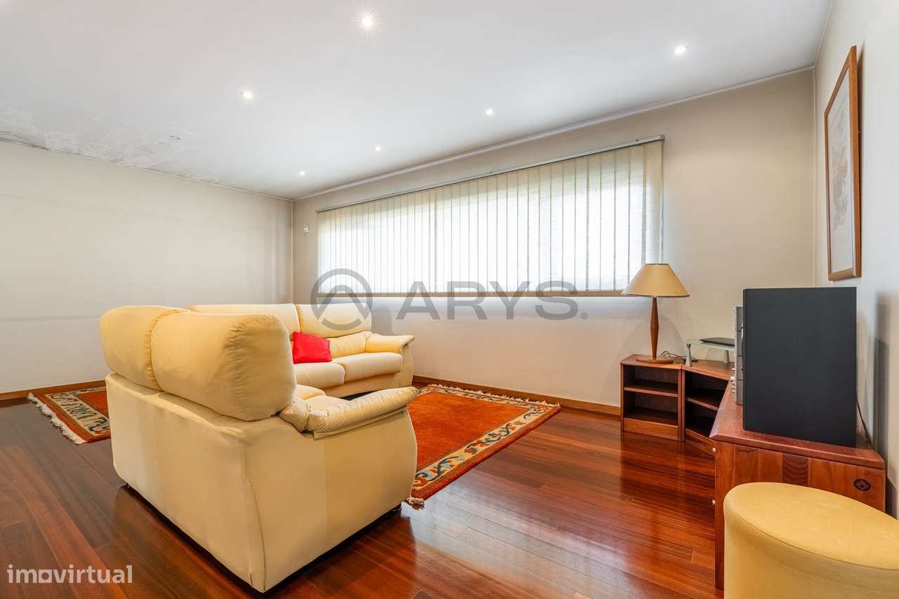 Moradia T4 com Piscina - Nogueira, Braga-13