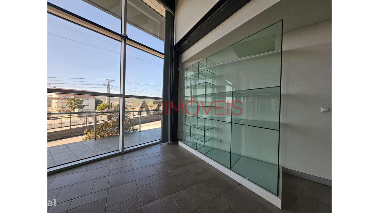 VENDE-SE ARMAZÉM EM AUTOGUIA, OURÉM-33