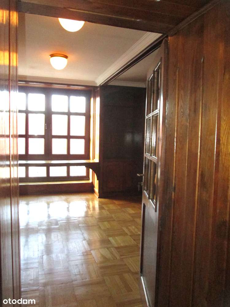 NIETUZINKOWY DOM Z MOŻLIWOŚCIĄ PODZAŁU NADAJĄCY SIĘ NA SIEDZIBĘ FIRMY.-13