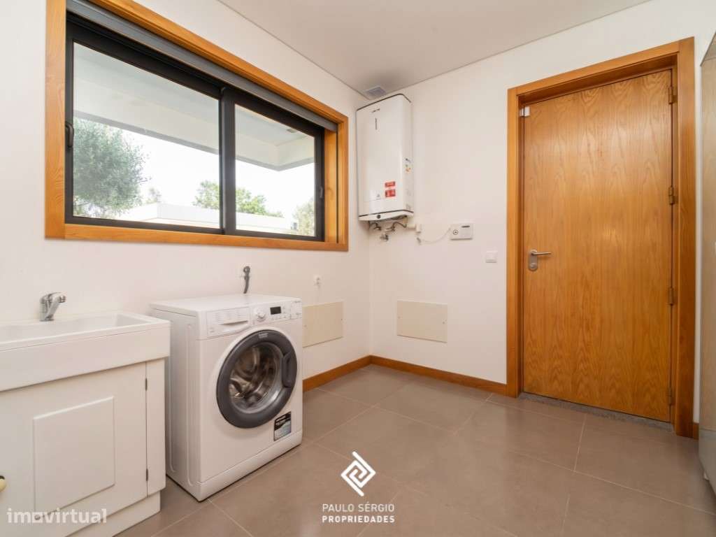 Moradia T5 em Oliveira de Azeméis-32