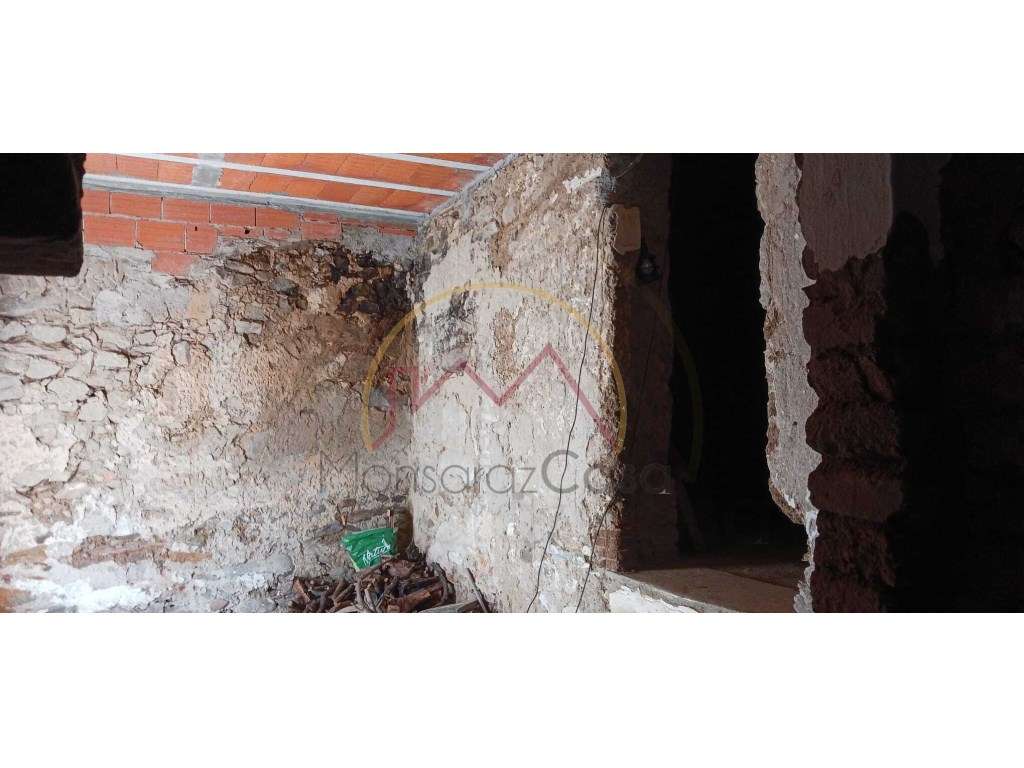 Moradia para Remodelação com Vista para o Castelo de Monsaraz - Tel...-7