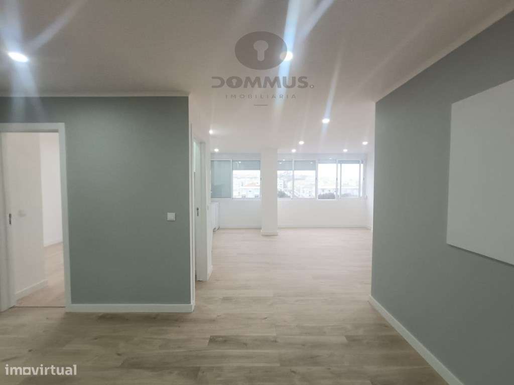 Apartamento T4 Totalmente Remodelado na Damaia-26