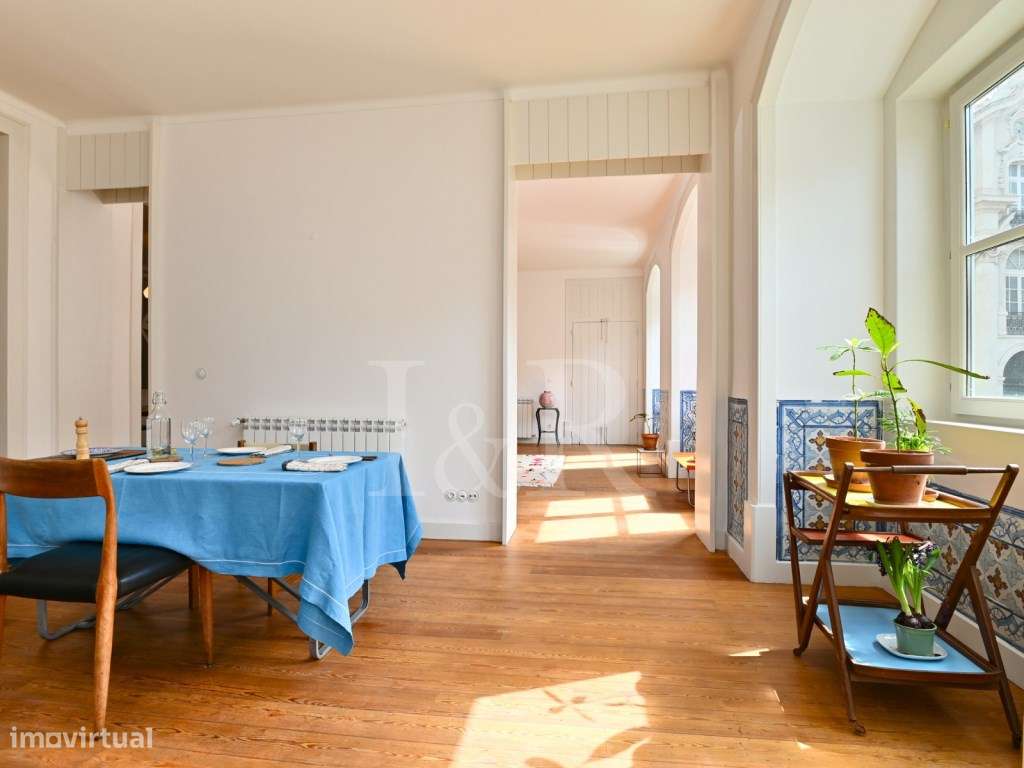 Apartamento T3 renovado no centro histórico de Lisboa-9