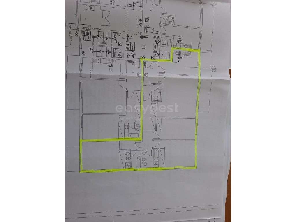Apartamento T3 com 152 m2, com parqueamento na garagem localizado n...-24
