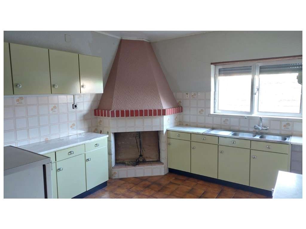 Moradia T3+3 individual no Lameiro - Carvide-5