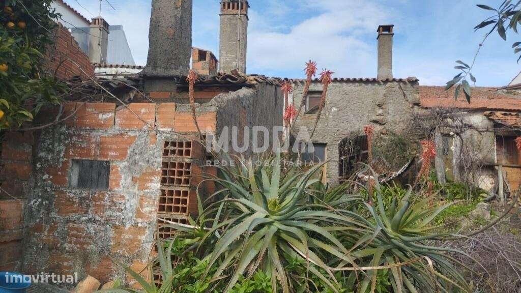 Moradia T2 para Remodelação com Vista Panorâmica – Sarzedas, Castelo B-17