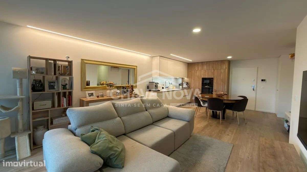 Apartamento T1+1 Como Novo c/ Lugar de Garagem em Santa Marinha (VL8) - Grande imagem: 4/33