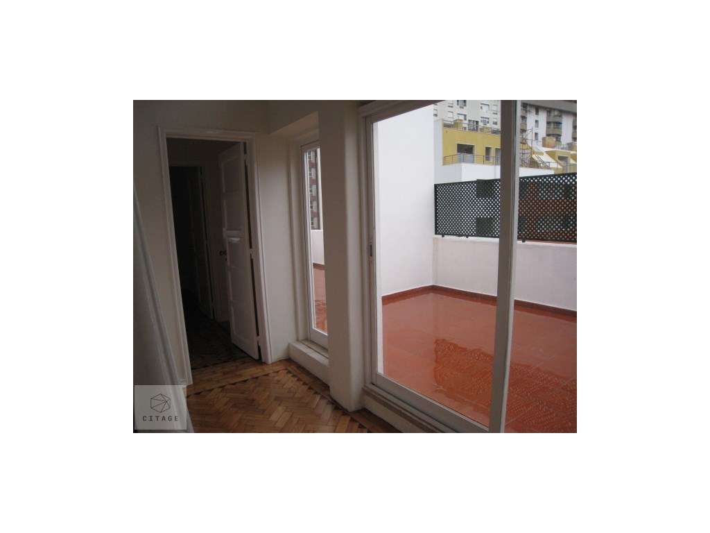 Apartamento T2 para arrendamento Alameda Linha das Torres - Grande imagem: 2/15