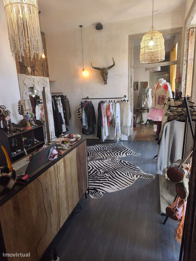 Espaços comerciais em edifício histórico da Romeira - Grande imagem: 4/4