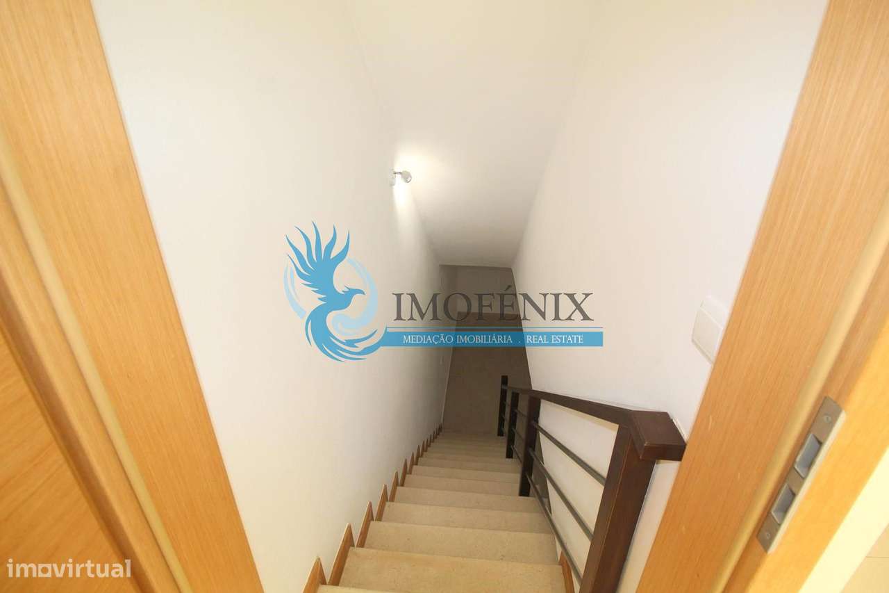 Moradia Geminada renovada T2+1 com piscina e garagem- Patroves- Albufe-32