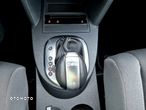Volkswagen Touran 1.6 TDI DPF BlueMotion Technology DSG MATCH - 28