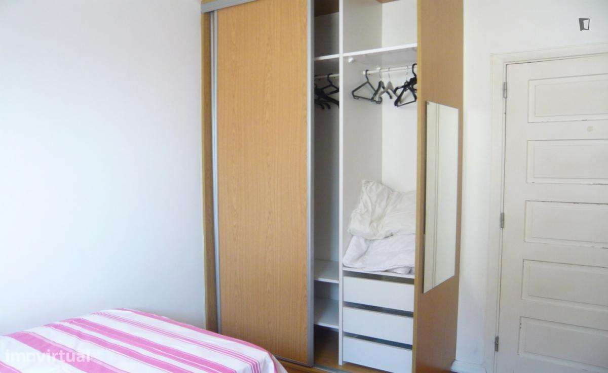 Quarto - localizado em Montes Claros Coimbra - Grande imagem: 2/16