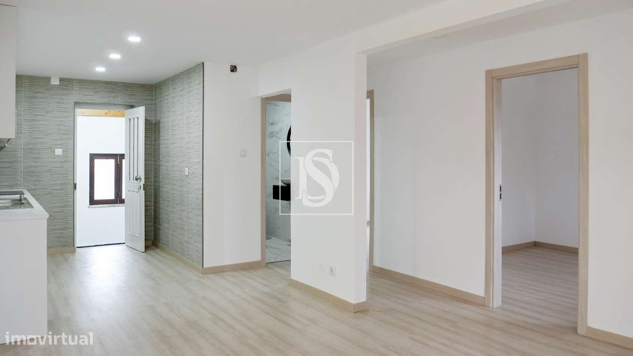 MORADIA T3+1 TOTALMENTE RENOVADA COM ESPAÇO COMERCIAL - Grande imagem: 2/51