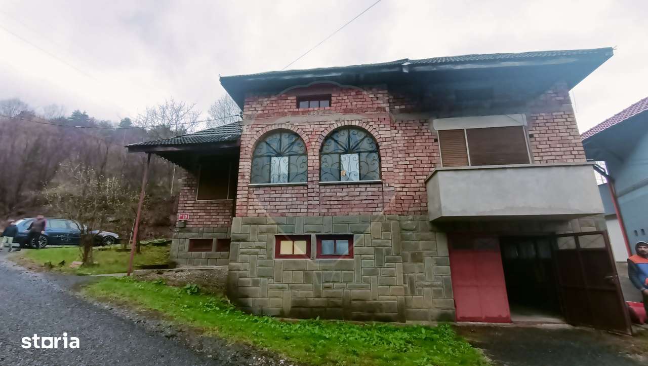 Casa cu teren generos de vanzare in Cartierul Ferneziu-zona deosebita - Imagine principală: 4/20