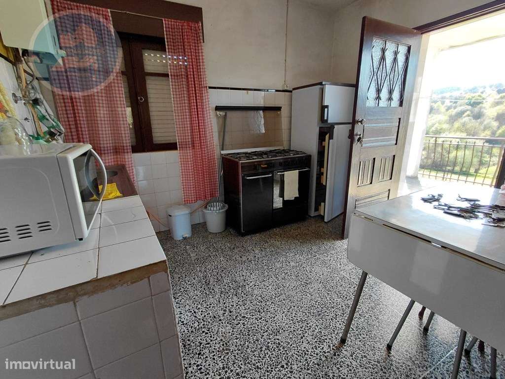 Casa Geminada T3 com Terreno Outerinho, Cabeceiras de Basto-10