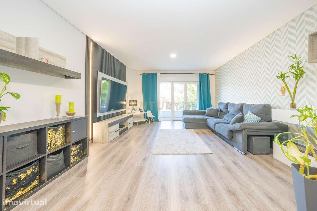 Apartamento T3 com Varandas Amplas, Garagem e Suite — Quinta da Amizad - Grande imagem: 4/47