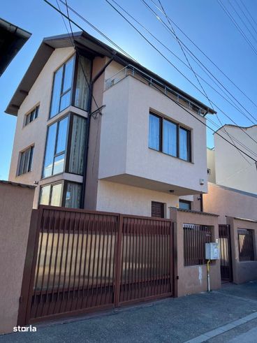 Casa spatioasa – ideala pentru familie, zona Centrala-0