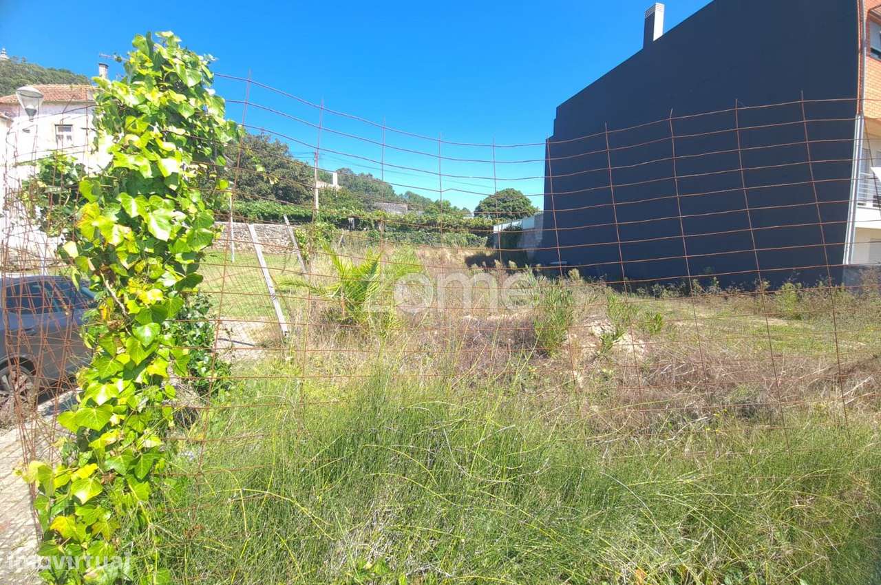 Lote de Gaveto para Construção com 202 m² – Monserrate-1