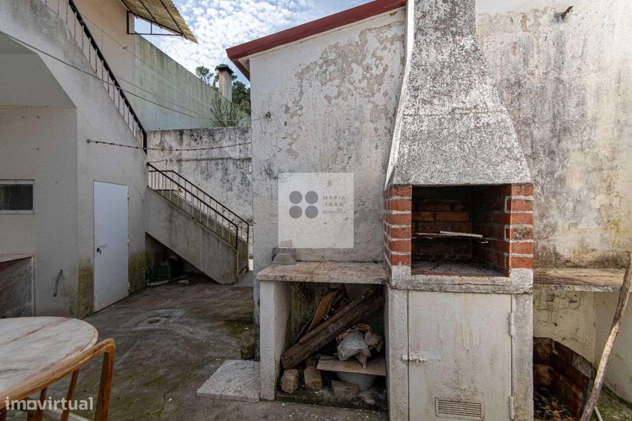 Moradia Bifamiliar, Quintal, Garagem, Local Sossegado.-8