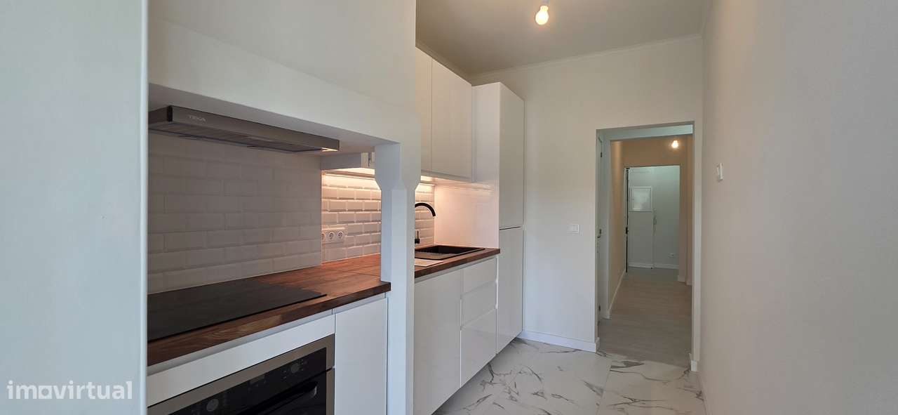 Apartamento T2 Remodelado em Lisboa - Oportunidade Imperdível!-1