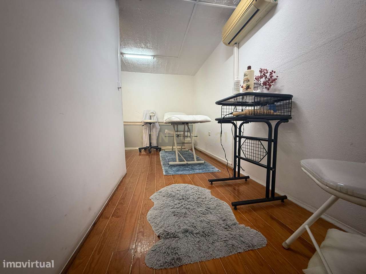 Loja totalmente equipada  – Santo António dos Cavaleiros-26