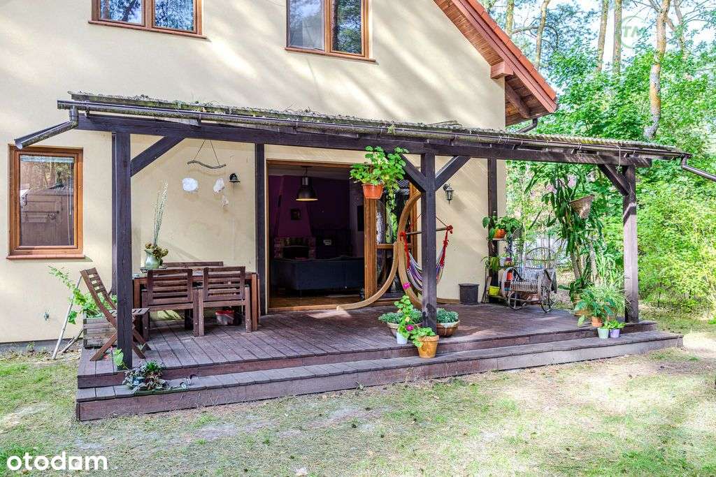 Józefów, dom wolnostojący otoczony sosnami.-1