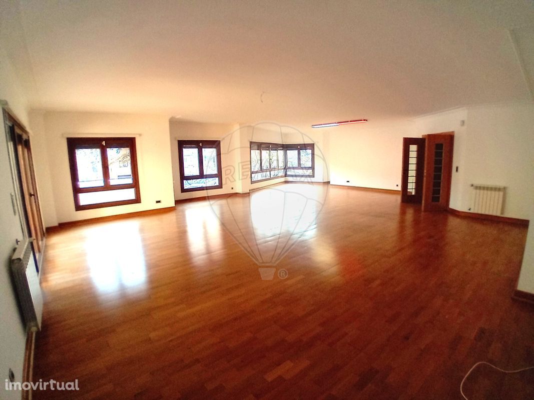 Apartamento T5 para arrendamento