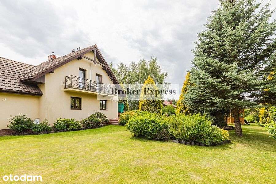 Wolnostojący dom na dużej działce!-11