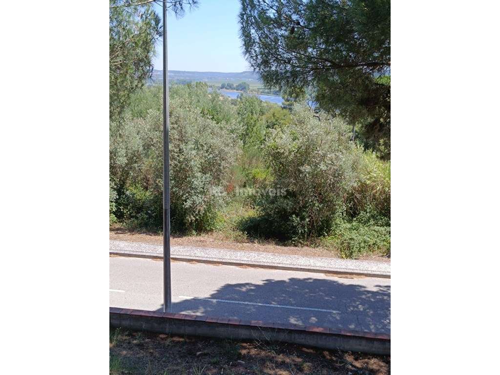 Terreno com 647 m2 com possibilidade de construção, e vista para o ... - Grande imagem: 3/5