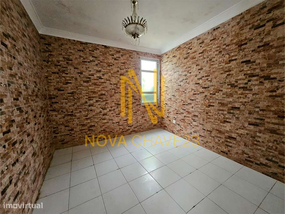 Moradia T2 em São Marcos | 2 Entradas Independentes | Terreno 100 m² - Grande imagem: 2/23