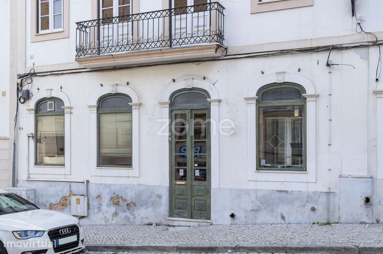 Loja perto da praia da Nazaré-32